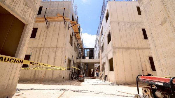 Constructores esperan obras en la recta final