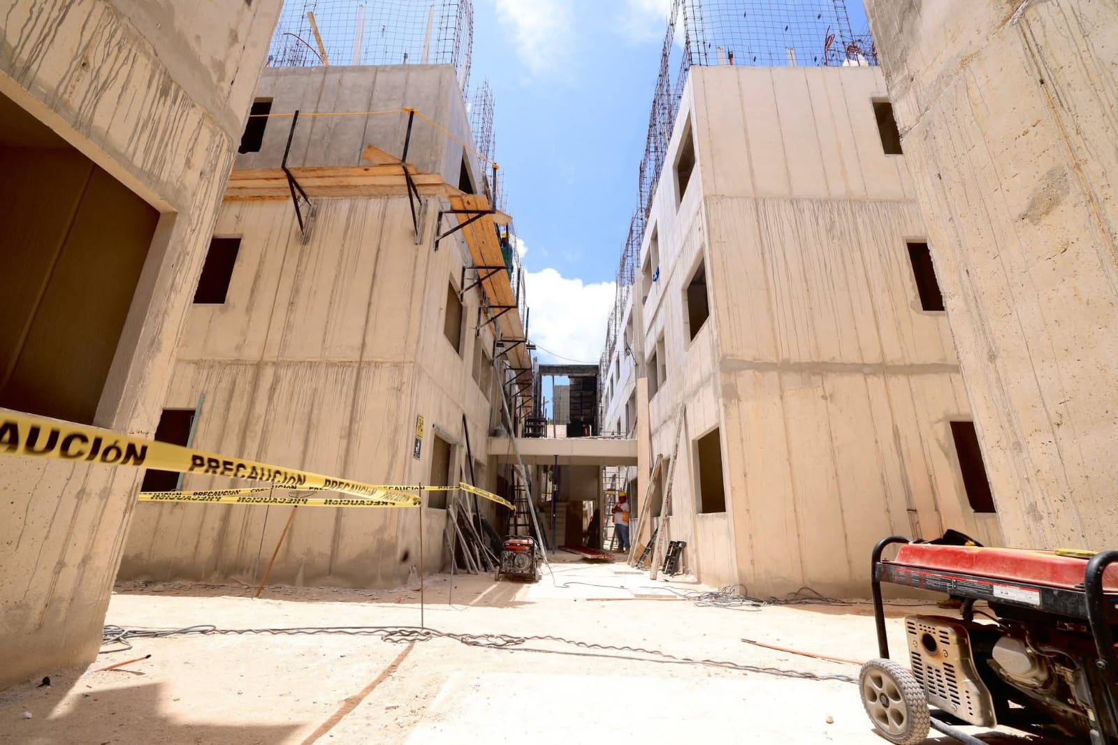 Constructores esperan obras en la recta final