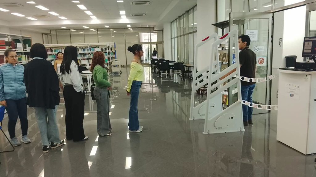 UQROO suma 140 estudiantes en modalidad mixta