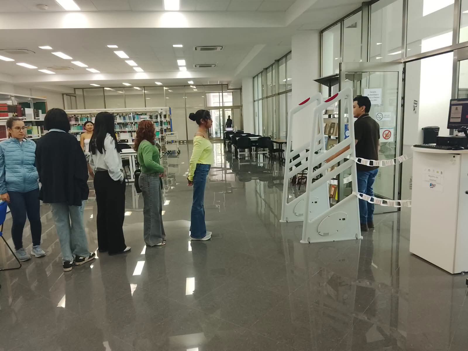 UQROO suma 140 estudiantes en modalidad mixta