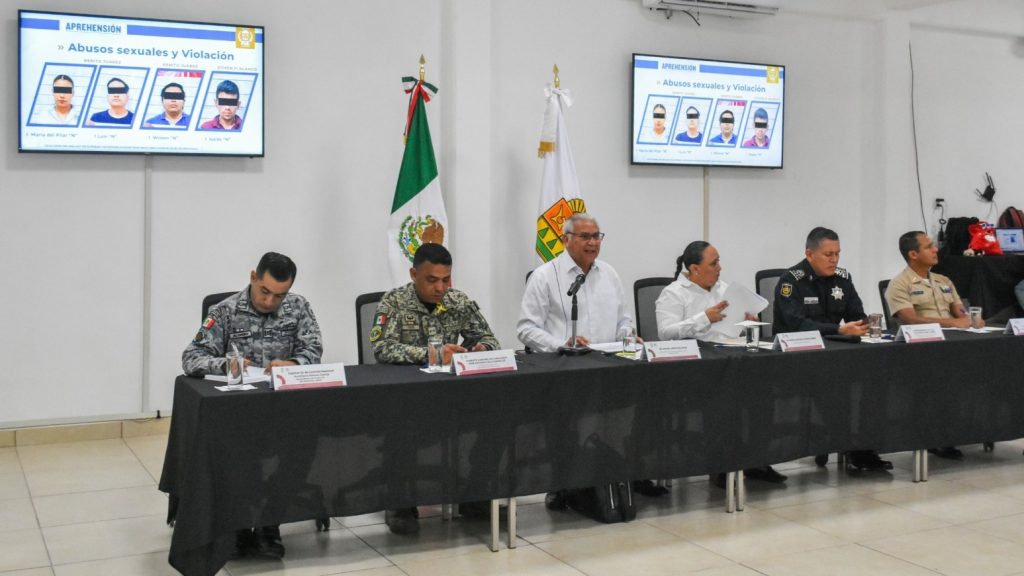 Detienen a 4 policías por desaparición de jóvenes