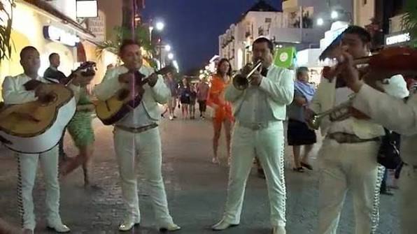 Mariachis de Quintana Roo resienten baja afluencia turística