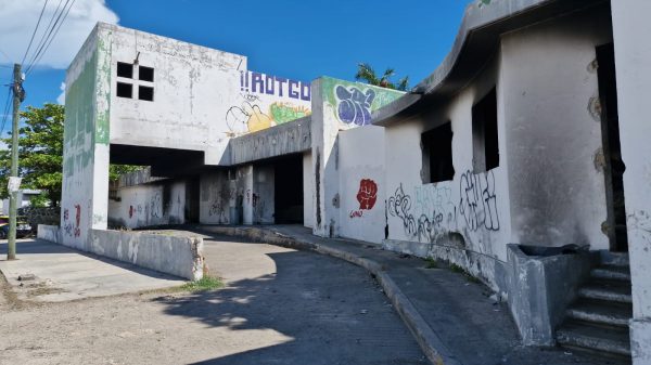 Demuelen antiguo Hospital General de Cancún tras 10 años