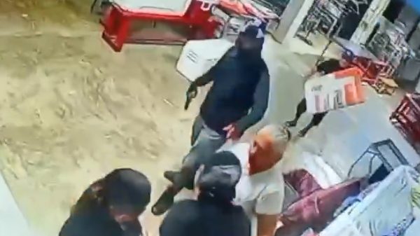 Asalto a tortillería de Cancún queda captado en video