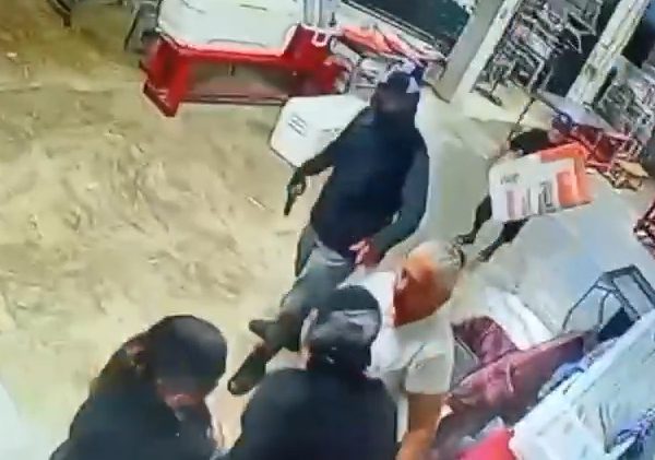 Asalto a tortillería de Cancún queda captado en video