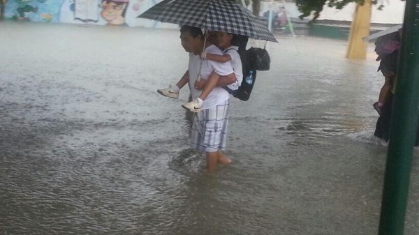 Lluvias disparan ausentismo escolar al 86% en Cancún