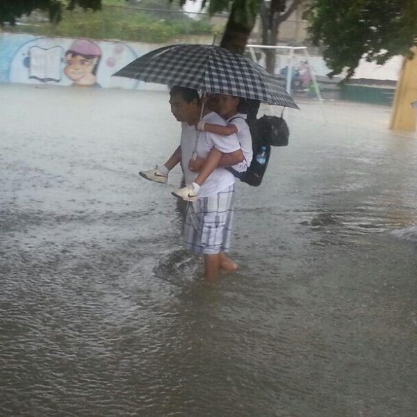 Lluvias disparan ausentismo escolar al 86% en Cancún
