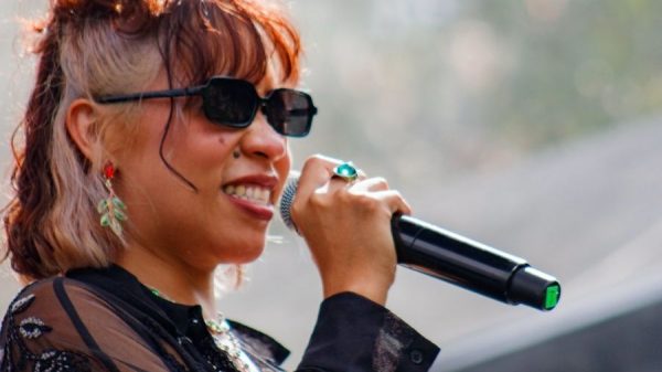 Airi Varela lleva el reggae en maya a Los Pinos