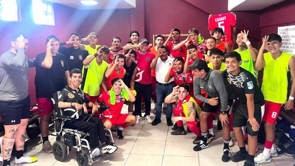Diego Rebolledo supera barreras y triunfa en el futbol
