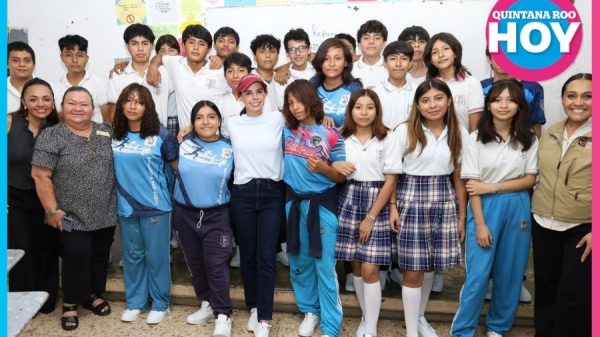 Entregan más de 99 mil pares de tenis gratuitos a estudiantes de Cancún