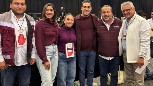 Sanén participa en sesión nacional de Morena y destaca la unidad