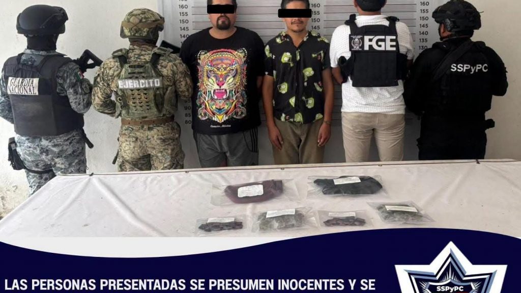 Detienen en Tulum a dos hombres con 124 dosis de droga