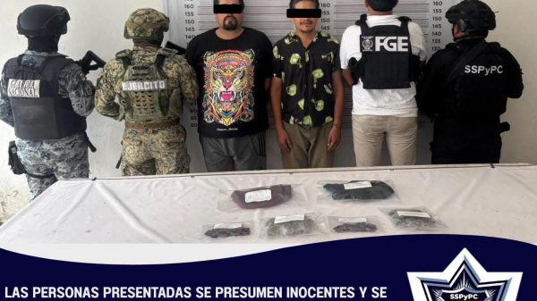 Detienen en Tulum a dos hombres con 124 dosis de droga