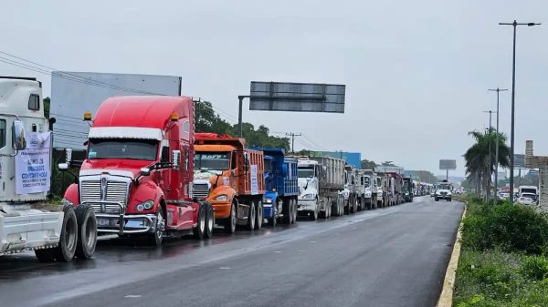 Protesta de transportistas afecta la carretera 307