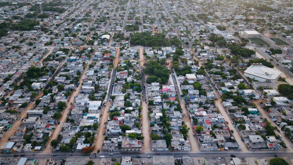 Cancún crece en turismo, pero enfrenta rezagos sociales