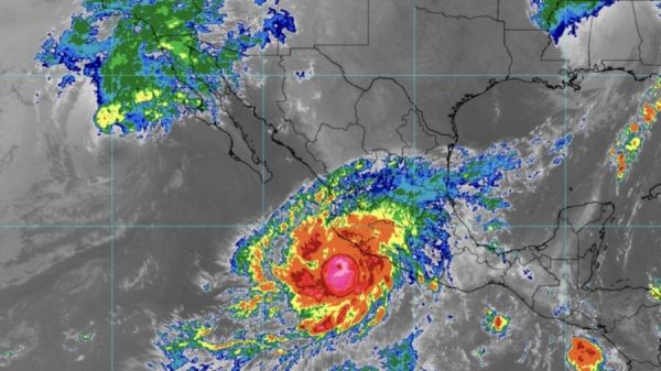 Huracán Simón categoría 4 amenaza costas del Pacífico