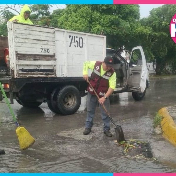 Limpieza de rejillas en Cancún ante pronóstico de lluvias