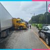 Tráiler embiste camioneta en libramiento de Felipe Carrillo Puerto