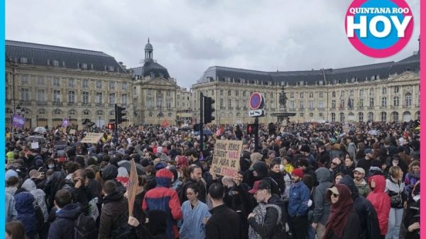 Miles de jóvenes protestan en París contra el costo de la vida