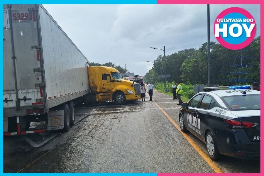 Tráiler embiste camioneta en libramiento de Felipe Carrillo Puerto