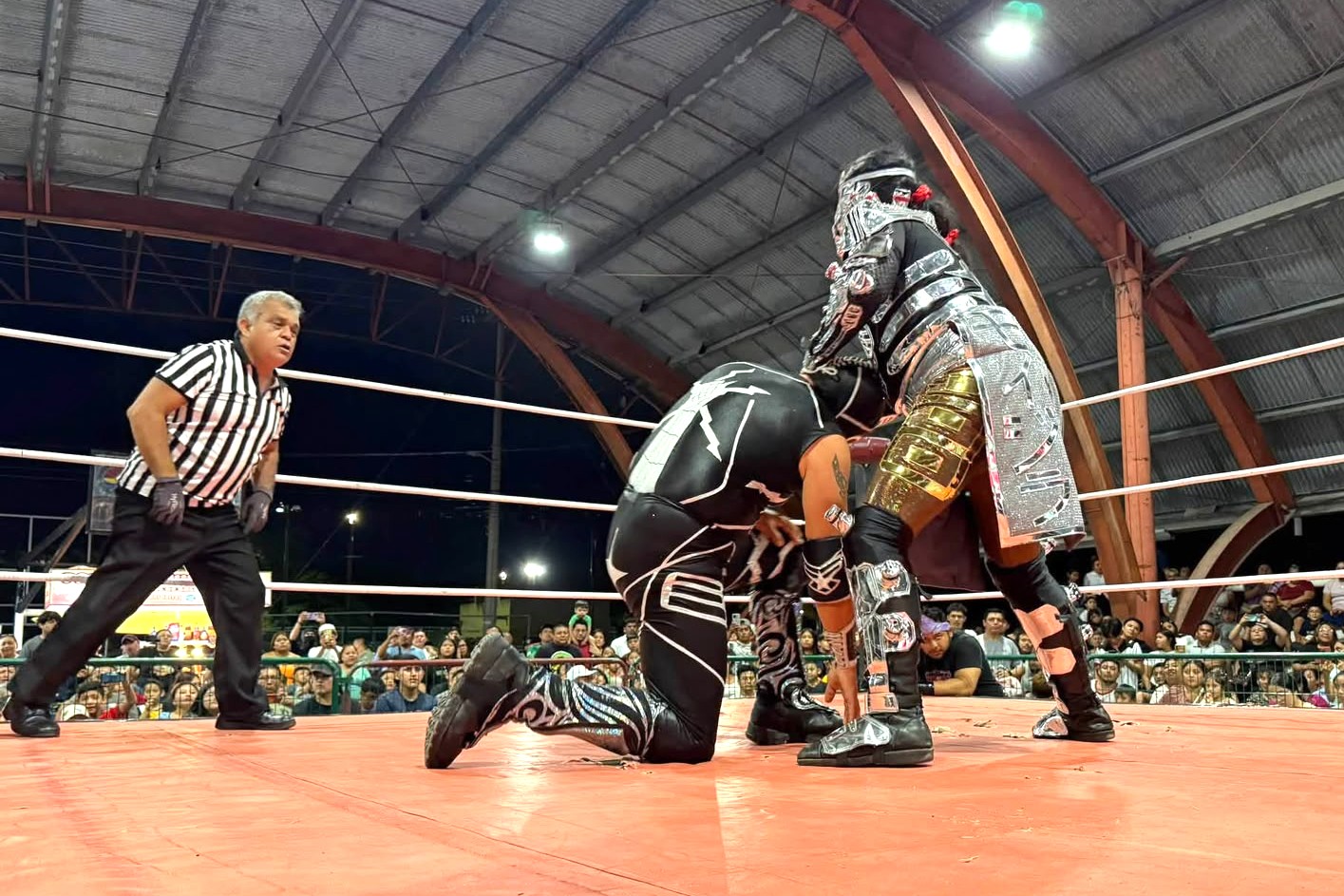 Lucha libre define finalistas del campeonato de Cancún