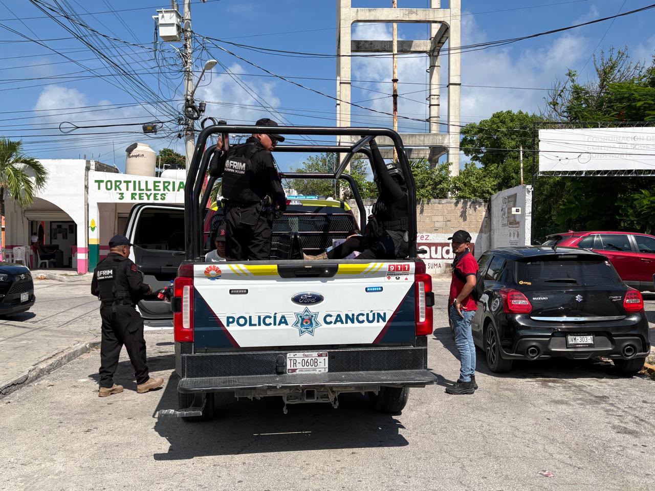 Detienen a cuatro cubanos por billetes falsos