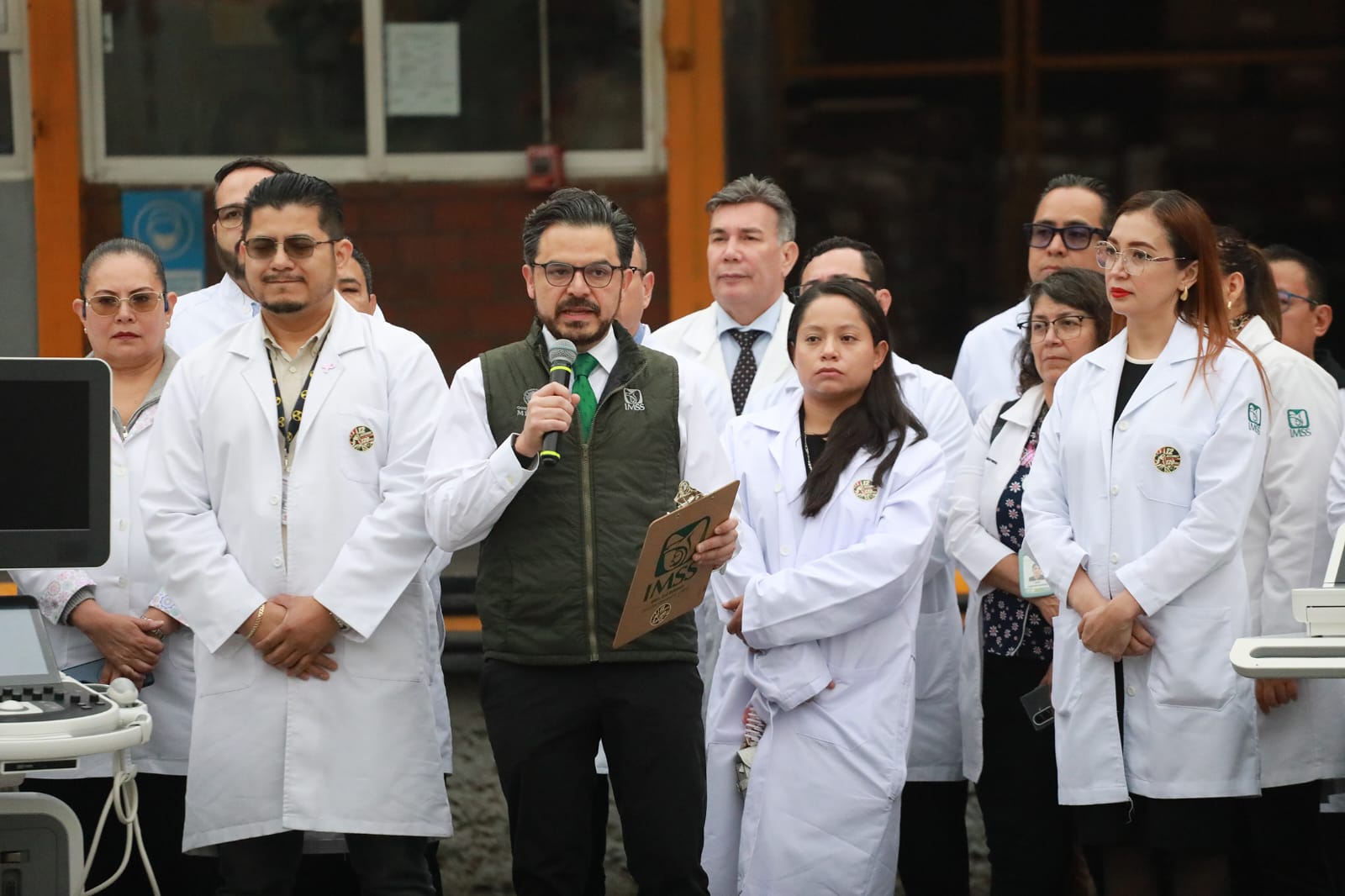 IMSS distribuye 47 equipos médicos en 19 estados