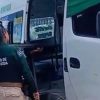 Detienen a hombre por amenazas en transporte público