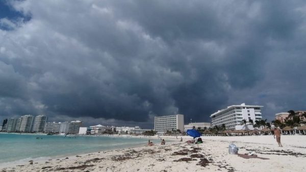 Calor y lluvias marcarán este domingo en Cancún