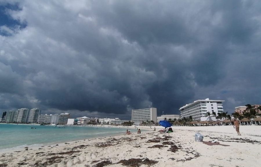 Calor y lluvias marcarán este domingo en Cancún