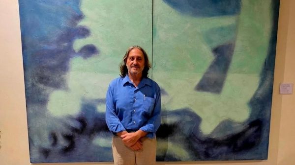 Alejandro Folgarolas dona obra al Teatro de la Ciudad