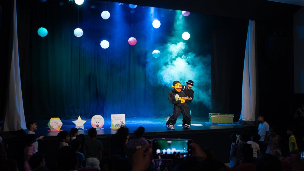 Mr. Leo se despide del Teatro 8 de Octubre
