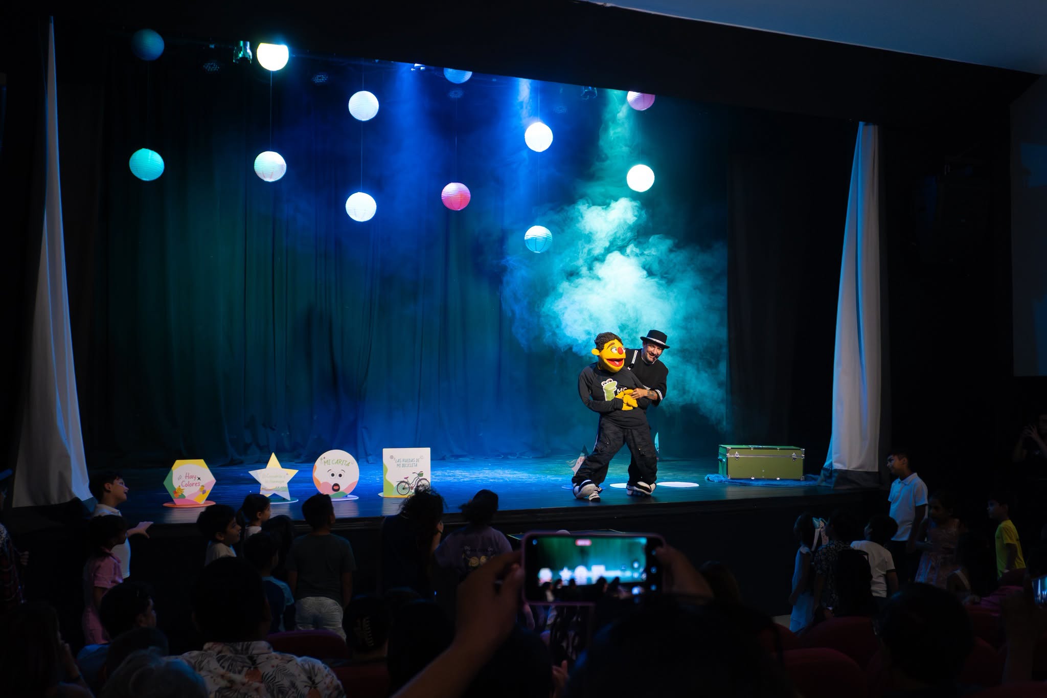 Mr. Leo se despide del Teatro 8 de Octubre