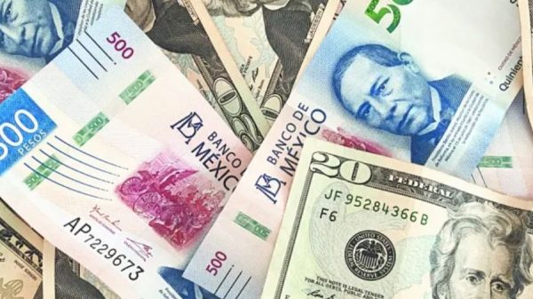 Dólar supera los 18 pesos este domingo en México